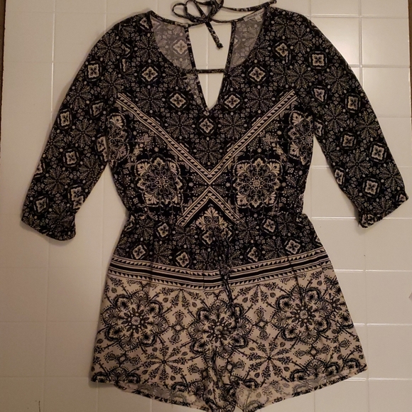 Charlotte Russe Ladies Romper - Picture 11 of 11